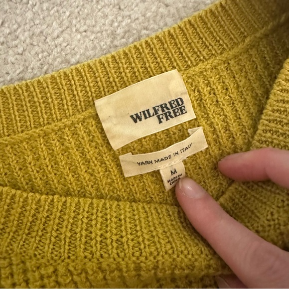 WILFRED FREE Sz Medium 100% Wool Yellow Waffle Knit Chunky Crew Neck Sweater - Picture 2 of 8